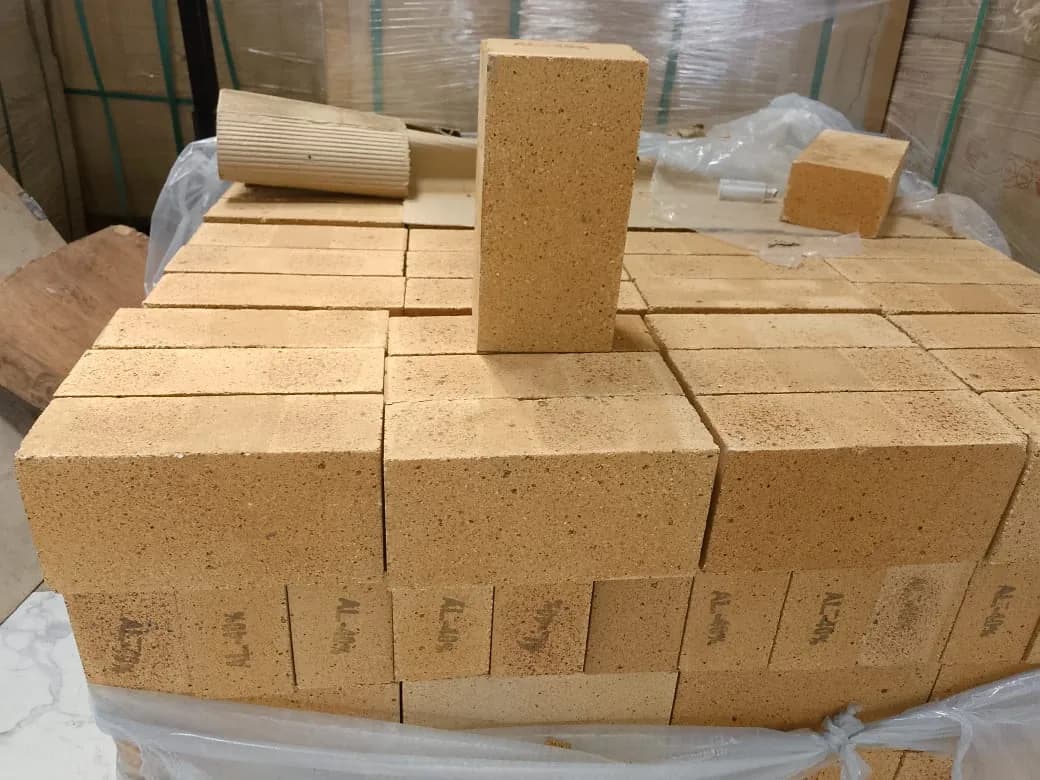 Tapered alumina arch firebricks laid out in a curve