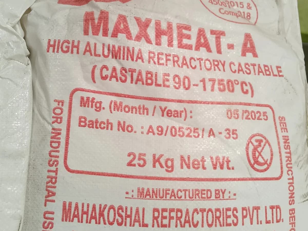 25 kg sack of Maxheat A high-alumina refractory castable, rated 1750°C